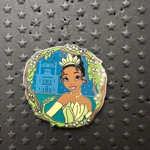 Disney 2022 Mystery Pin - Tiana